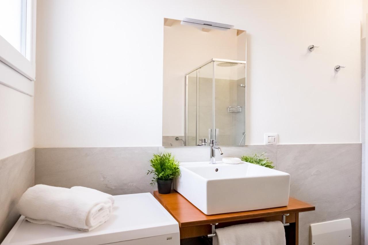 Residenza Gelsomino Apartment Desenzano del Garda Luaran gambar